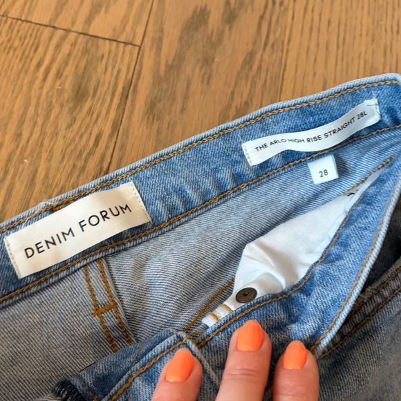 Aritzia Denim Forum The Arlo Hi-Rise Straight Leg Jeans - Picture 7 of 9